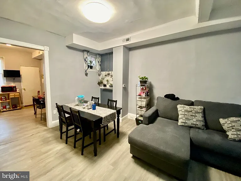 2528 S American St — Photo 5