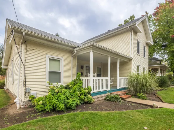 201 S Oak St, Buchanan, MI 49107