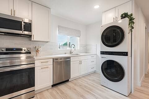 2nd image of 3327 Vancouver Ave #B