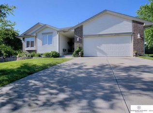 8025 S 67th Street Cir, La Vista, NE 68128