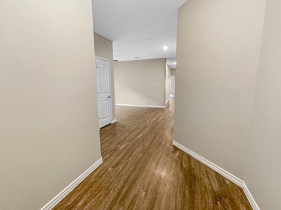 3rd image of 575 McKenna Dr