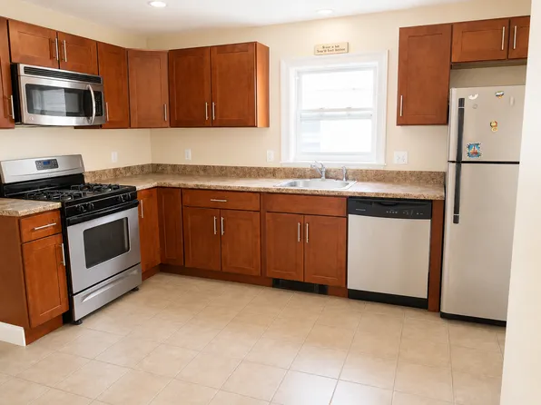 60 N Putnam St APT 4, Danvers, MA 01923