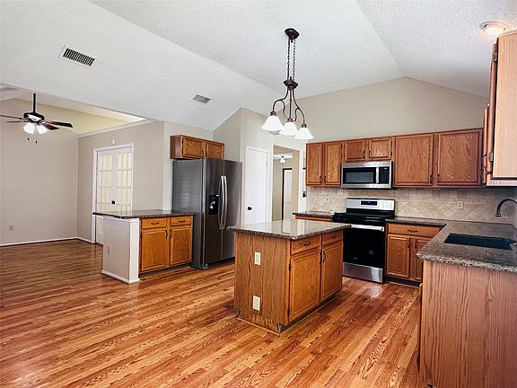 3rd image of 7510 Beverly Dr
