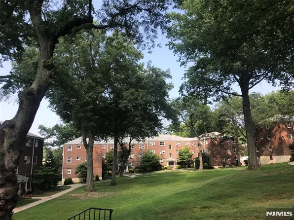 1470 Terrace Cir #4, Teaneck, NJ 07666