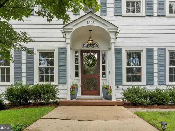 1805 Army Navy Dr, Arlington, VA 22202