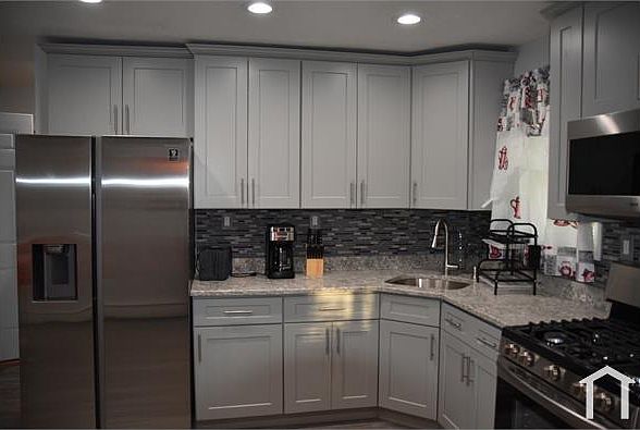 1st image of 10039 222nd St Floor 1