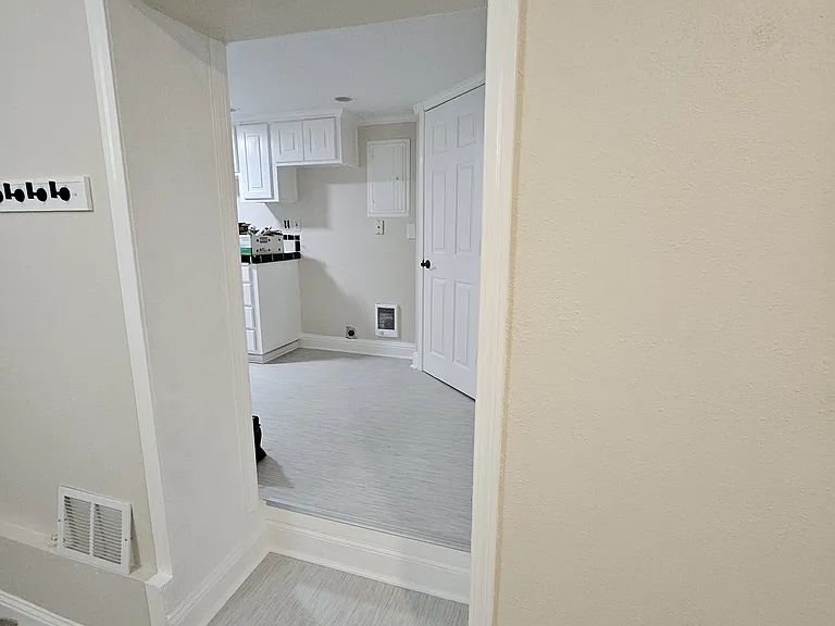 27 Avenue Ln #B — Photo 11