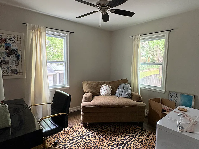 Secondary Bedroom/Office: 11ft x 10ft