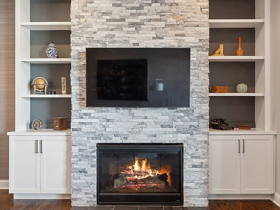 5th image of 5820 N Clark St #303