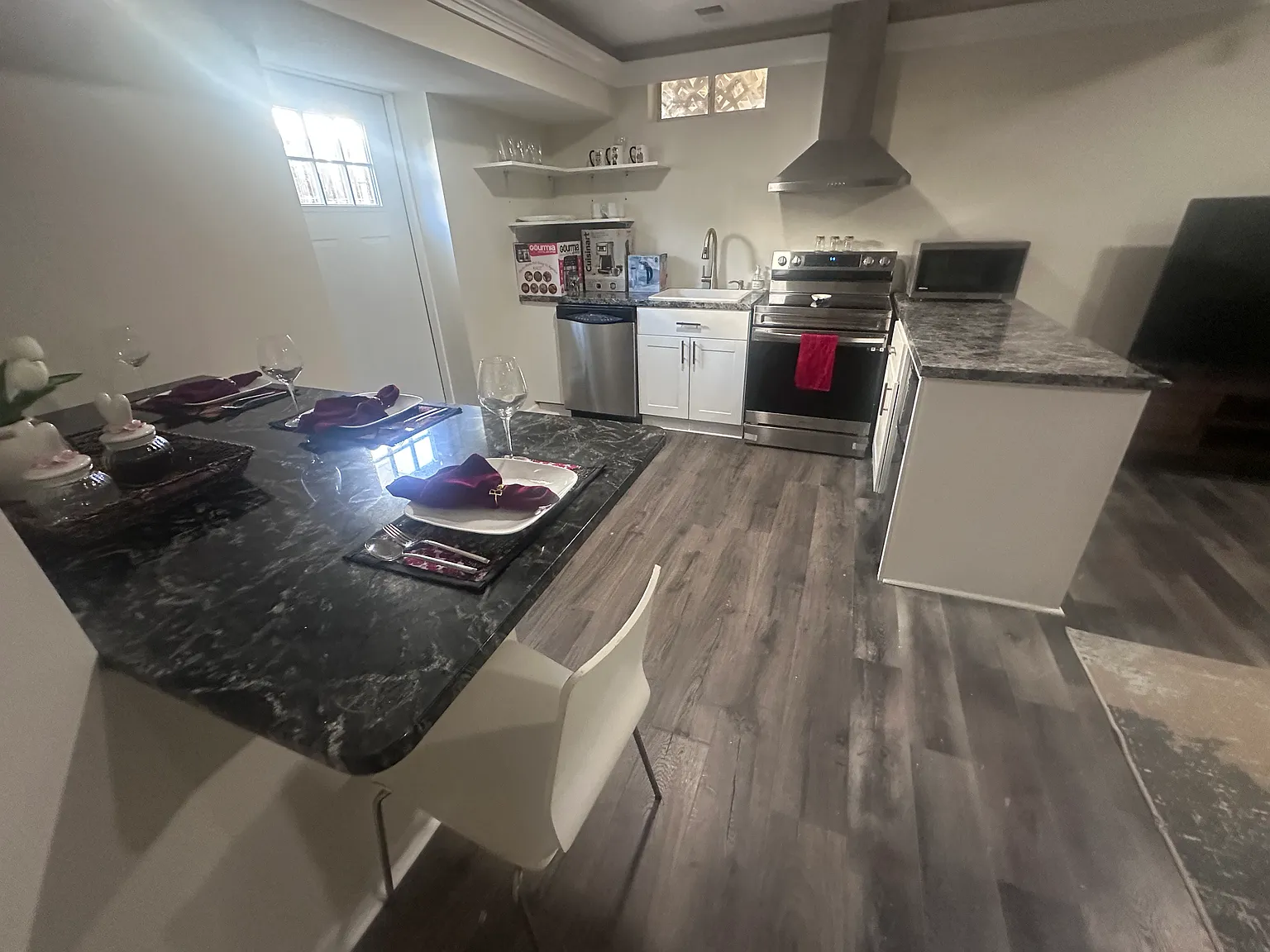 2 bed, 1000 sqft, $2,700 — Photo 3
