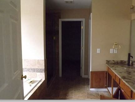4th image of 1950 Windstone Dr