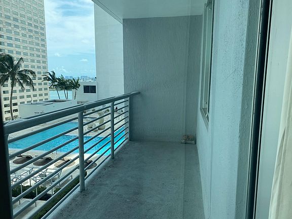 2nd image of 325 Biscayne Blvd #1518