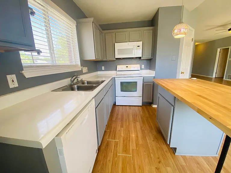 2501 Willow Way — Photo 9