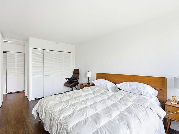 3rd image of 300 E 33rd St APT 6N