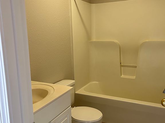 5th image of 957 Saint Andrews Ln