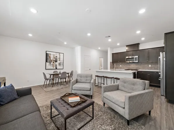 30327 Town Square Dr, Menifee, CA 92584