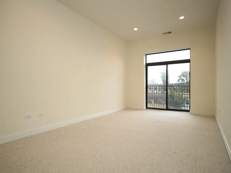 4651 N Greenview Ave #208 — Photo 21
