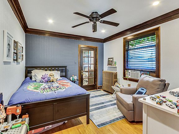 5th image of 6736 N Oxford Ave #2