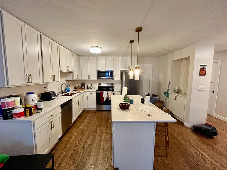 2600 E Kenwood Blvd — Photo 52