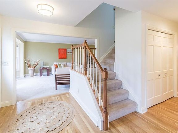 5th image of 8 Silent Meadow Ln