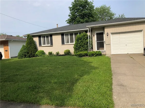 82 Dorset Dr, Depew, NY 14043