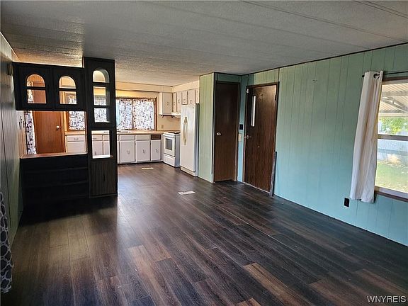 4th image of 99 Quarry Hill Est