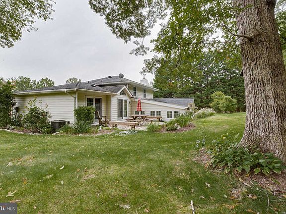 3rd image of 3625 Woodholme Dr