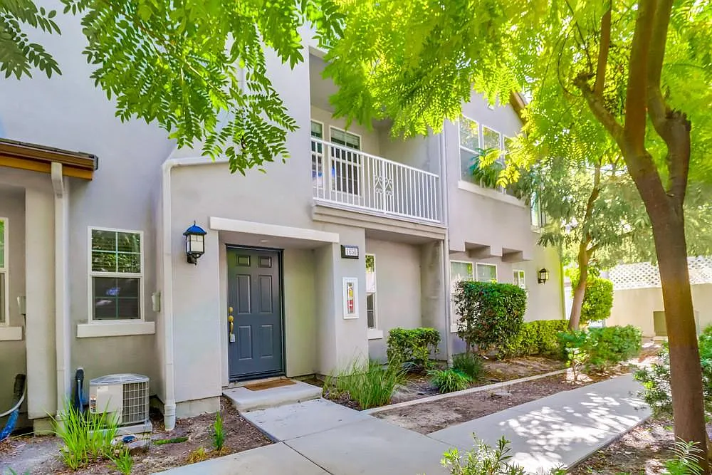 1650 Sourwood Pl — Photo 2