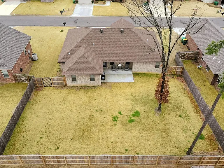 261 Redwood Ln — Photo 3