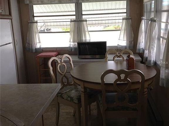 3rd image of 308 52nd Avenue Dr W