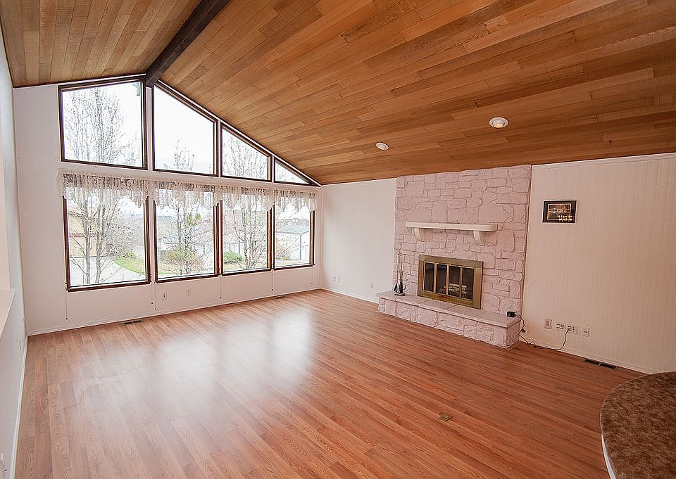 1st image of 219 Orchard Way