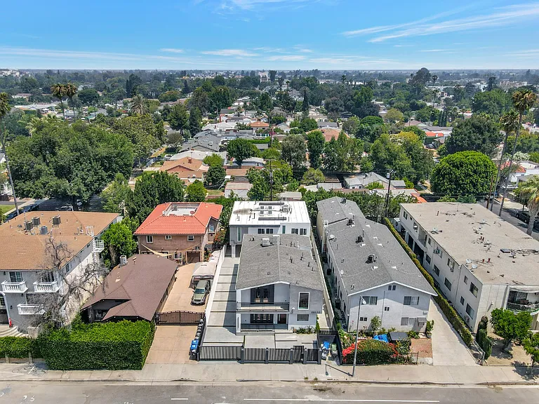 11611 Burbank Blvd — Photo 12