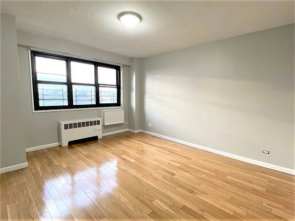 3rd image of 1500 Noble Ave APT 10H