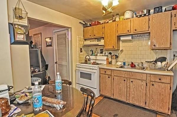 2nd image of 87 Madison St #1R