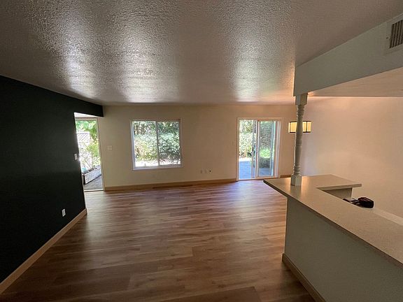 3rd image of 820 Villa Ln APT 2