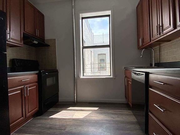 4th image of 1082 President St APT 4