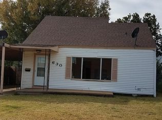 630 S 13th St, Clinton, OK 73601