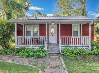 222 Gull Ave, East Flat Rock, NC 28726