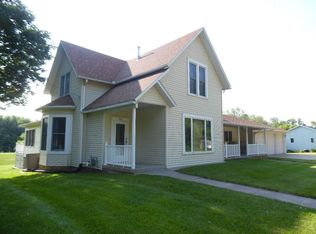 418 4th St, Fulton, IL 61252