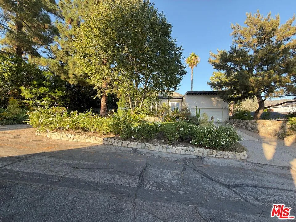 4 bed, 2.0 bath, 1650 sqft, $5,950 — Photo 1