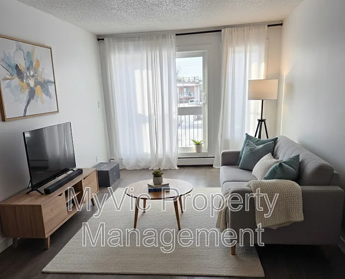 4610 47th St — Photo 2