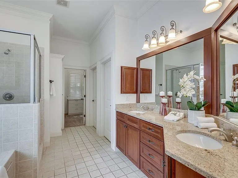 240 Lullwater Ct — Photo 28