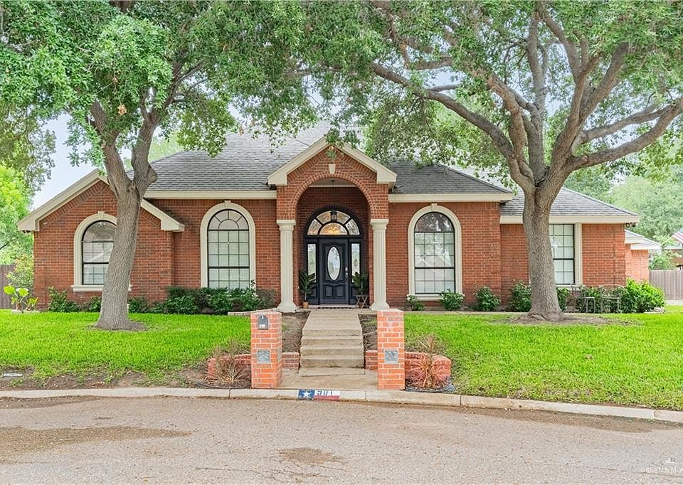 1st image of 901 Crown Cir