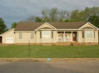 2207 Dee St, Union City, TN 38261