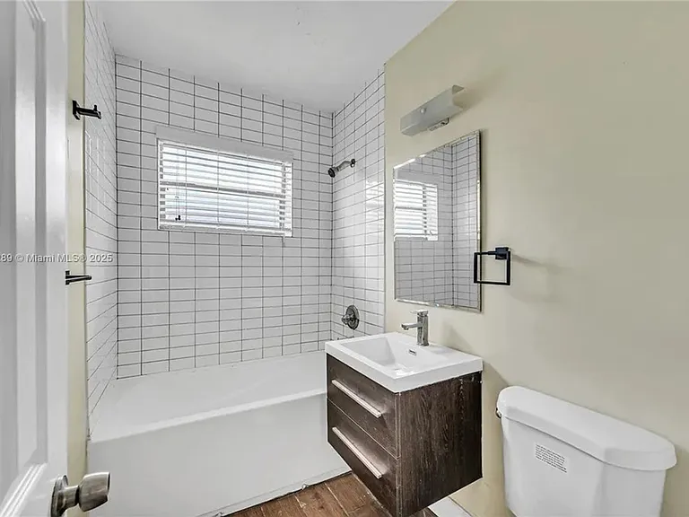 17130 NE 7th Ave — Photo 14