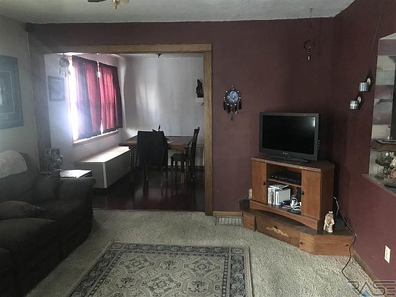 3rd image of 614 N Cedar St