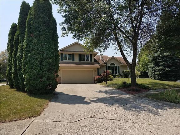 2nd image of 114 NW Westwood Ct