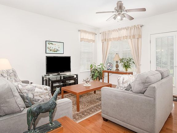 3rd image of 4212 Idlewild Ln