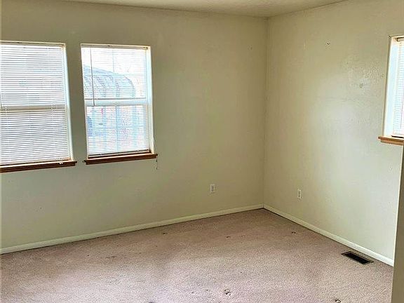 5th image of 412 N Market St