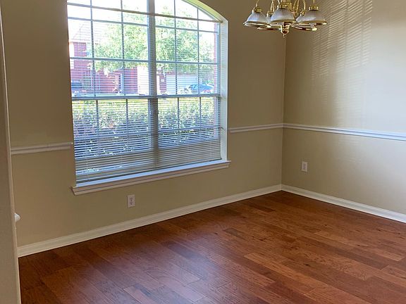 3rd image of 3330 Worthington Dr